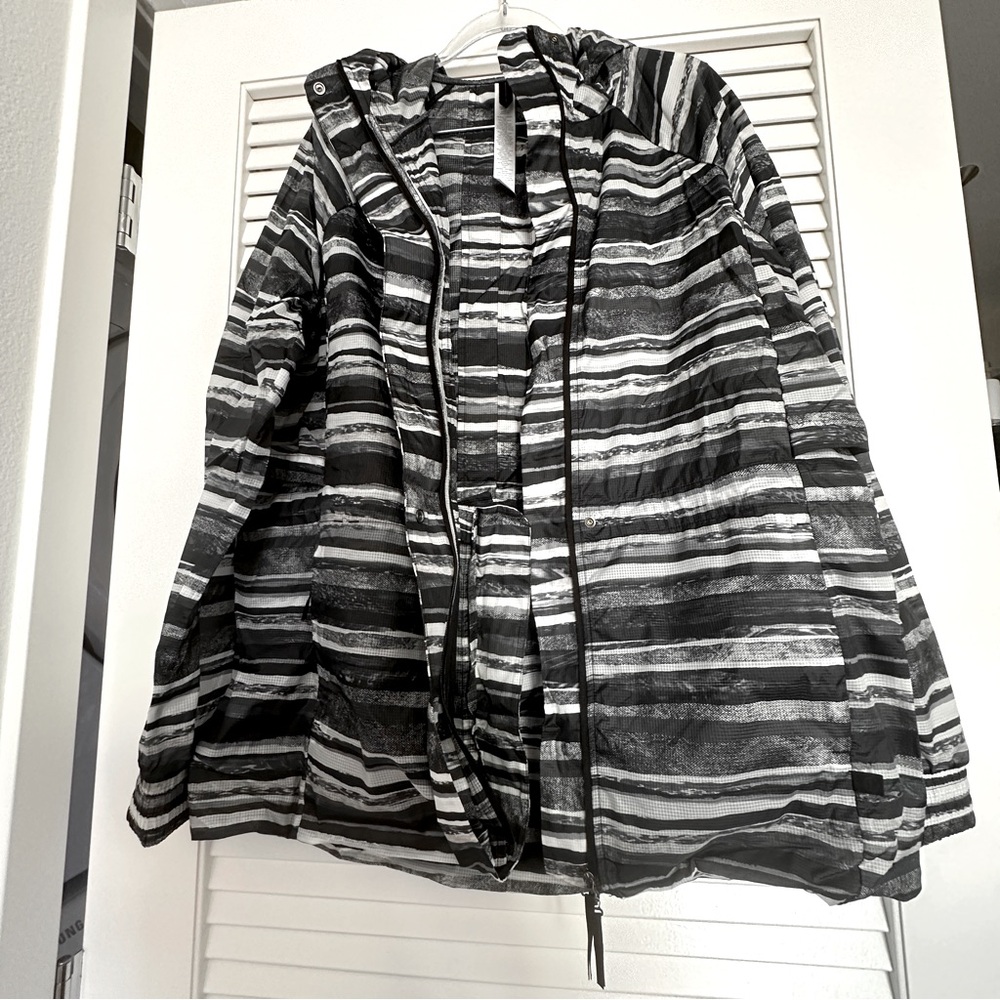 Lululemon Lab Assemblage Shell Convertible Rain J… - image 5